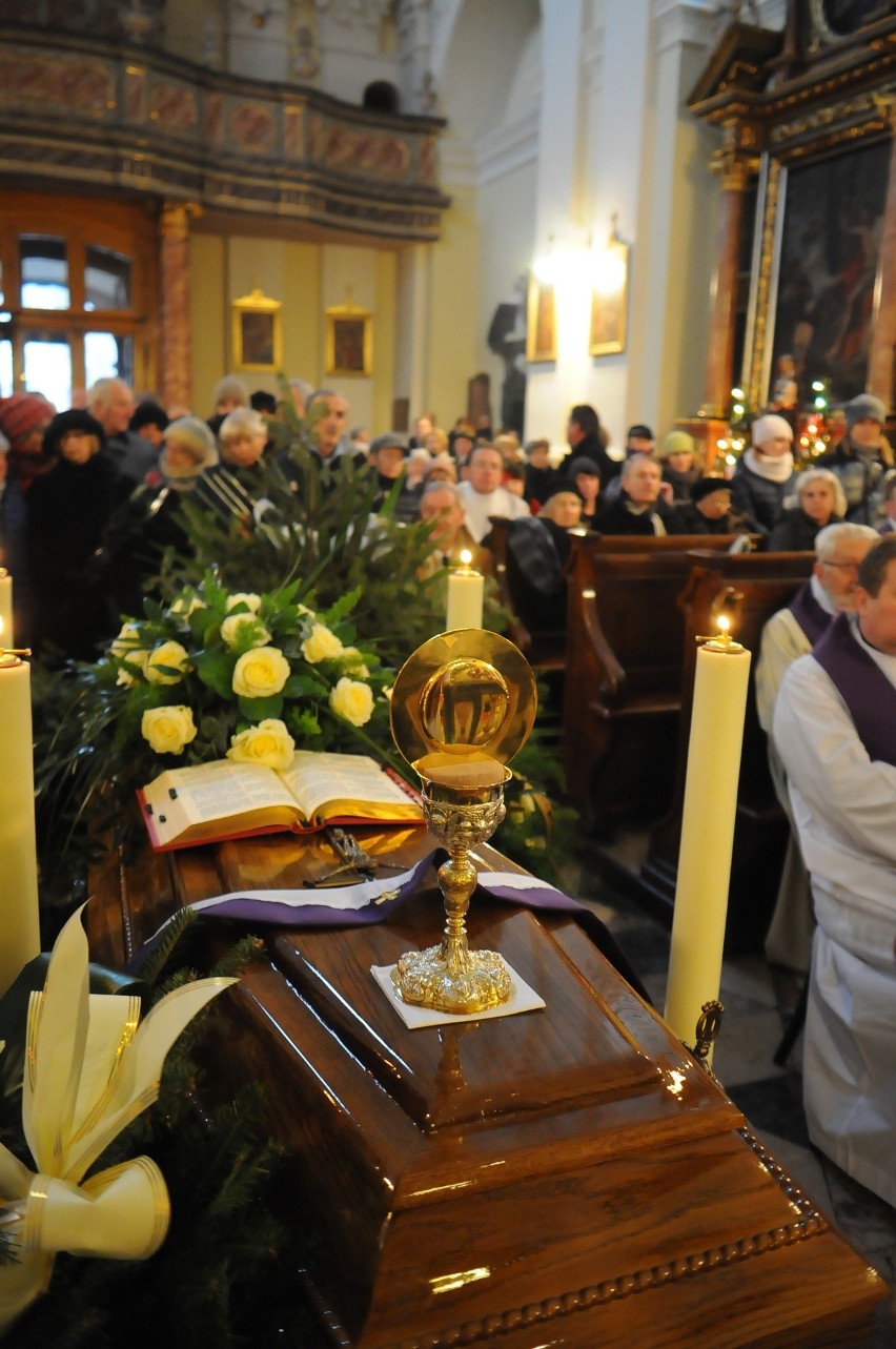 Pożegnanie ks. Malińskiego. Uczył przyjaźni z Bogiem i ludźmi [ZDJĘCIA]