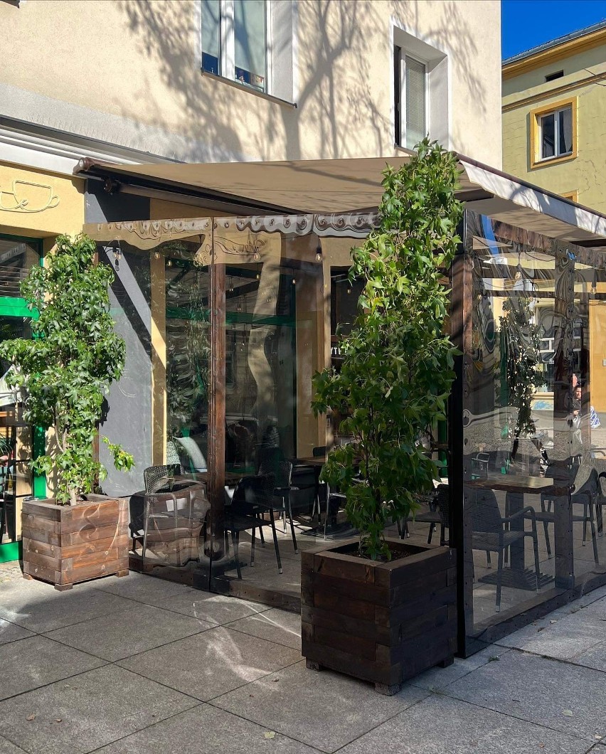 Kielecka kawiarnia MeetMe Cafe stworzyła zimowy ogródek. Miasto się nie zgadza. Czy będą musieli go rozebrać? Zobacz zdjęcia 