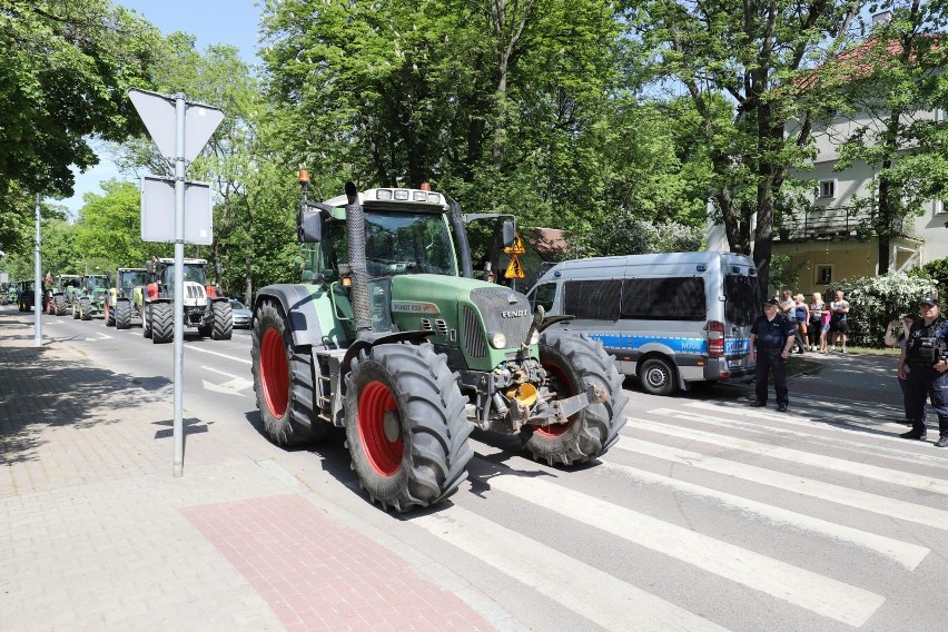 W środę 9 maja podlascy rolnicy przyjechali na protest do...