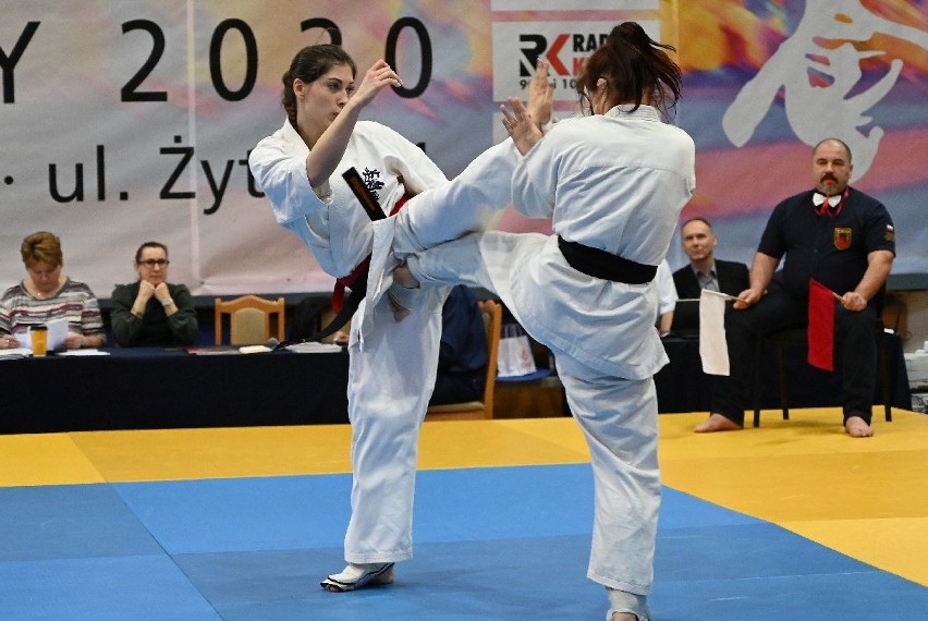 Mistrzostwa Polski w karate w Kielcach. Były widowiskowe walki [ZDJĘCIA, WYNIKI]