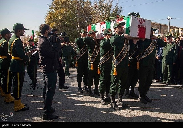 Według oficjalnych szacunków irańskiego rządu, w czasie tłumienia masowych protestów, które wybuchły po śmierci Mahsy Amini, zginęło co najmniej 200 osób.