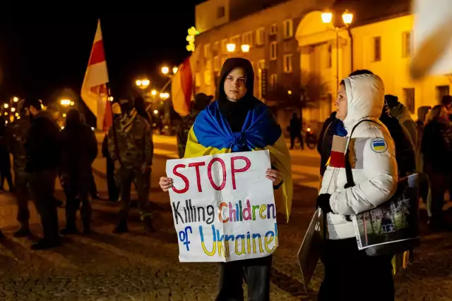 Manifestacja solidarności z Ukrainą i protestu przeciwko zbrodniczym działaniom Rosji na Rynku Kościuszki. Organizatorem wydarzenia była Diaspora Białoruska w Białymstoku.
