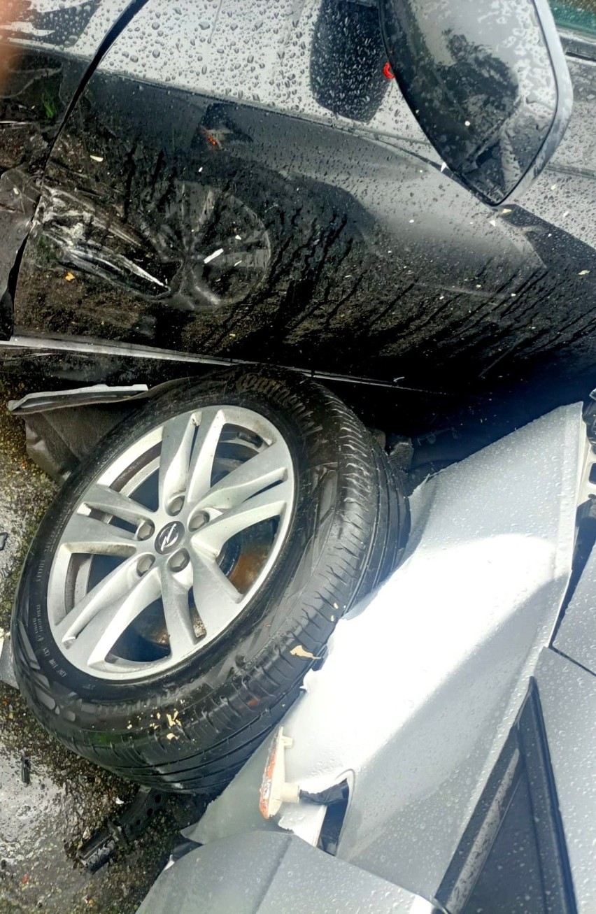 Wypadek na zjeździe z autostrady A4, węzeł Kostomłoty...