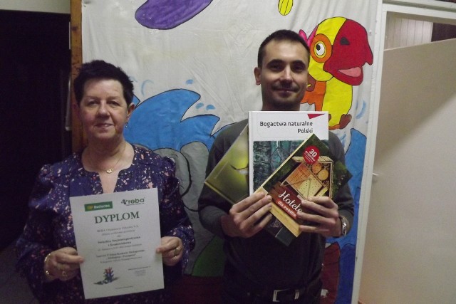 Świetlica Socjoterapeutycznej w Golubiu-Dobrzyniu zaangażowała się w akcję „Edukujemy – Pomagamy” organizowaną przez warszawską spółkę Reba zajmującą się organizacją odzysku. Za zbiórkę baterii otrzymała książki i dyplom
