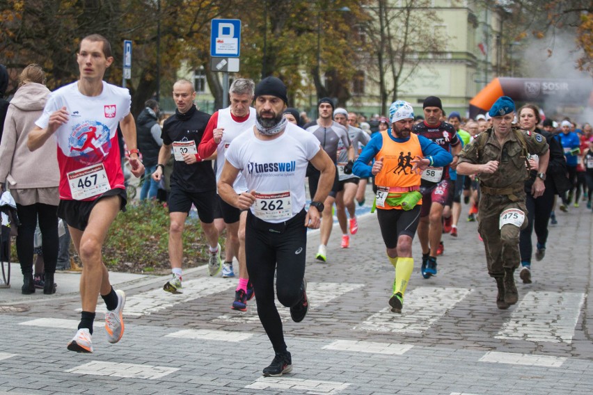 Setki biegaczy na ulicach Słupska.