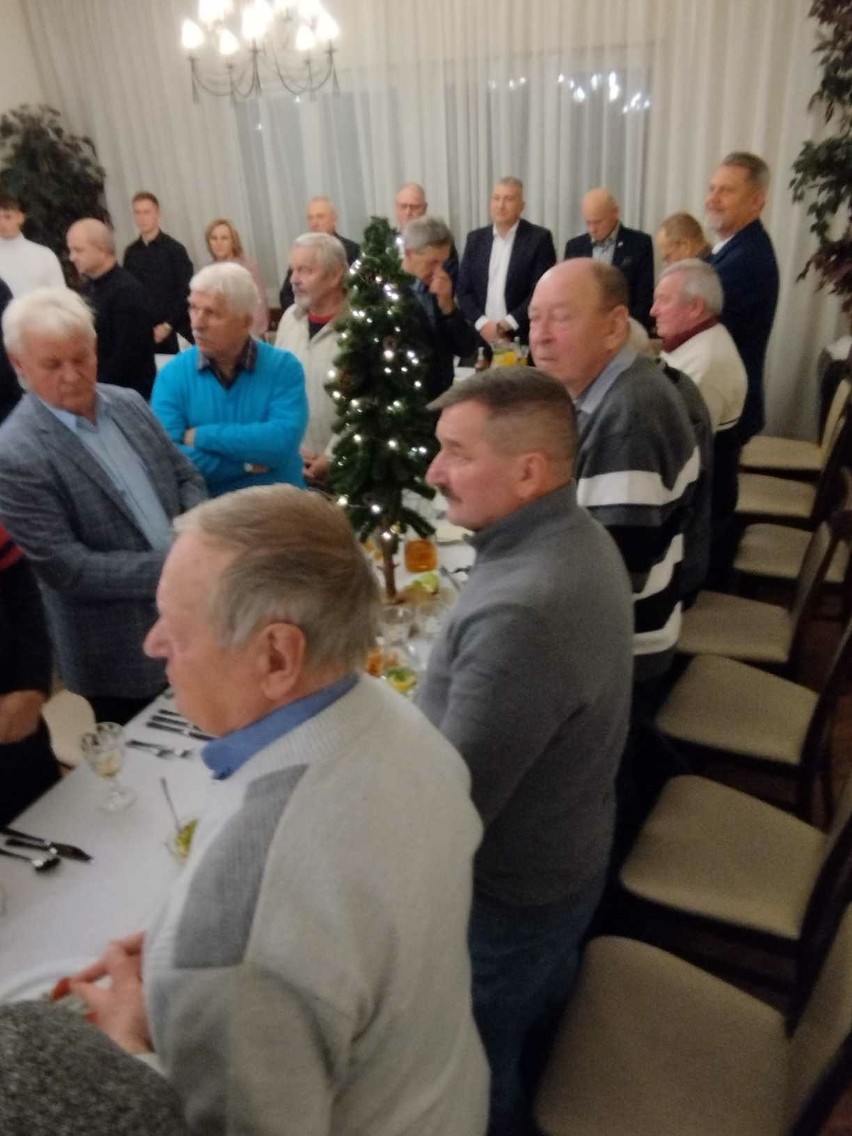 Przedstawiciele Granatu Skarżysko-Kamienna spotkali się przy świątecznym stole. Wszyscy złożyli sobie serdeczne życzenia na nowy rok