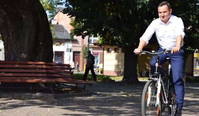 Na finał akcji Rower pomaga zaprasza burmistrz Włoszczowy Grzegorz Dziubek.