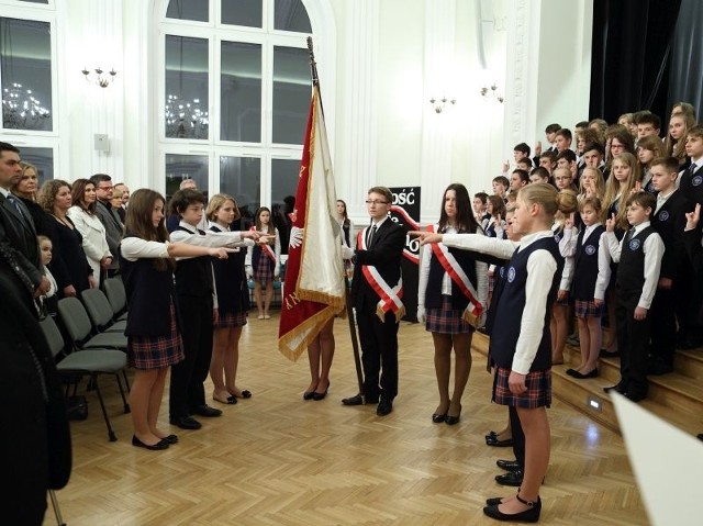 Ślubowanie to jeden z najważniejszych momentów w życiu ucznia. W  Publicznym Gimnazjum nr 6 w Łomży ma ono szczególne znaczenie