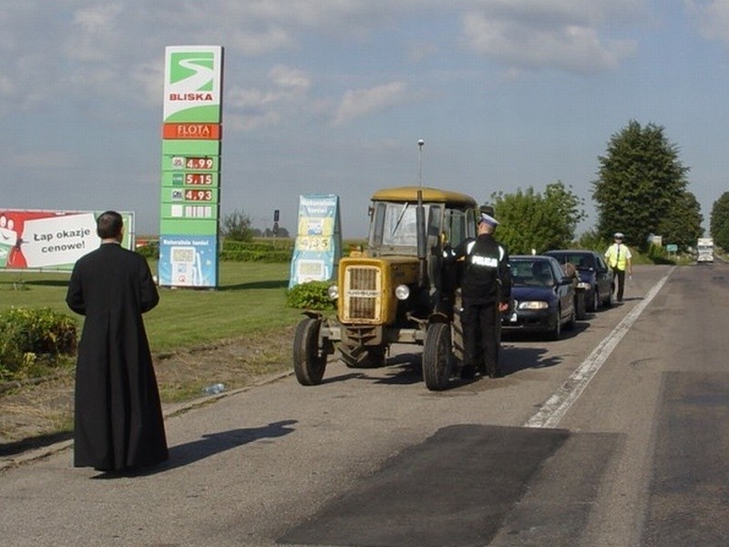 Mamy własnego "Ojca Mateusza". Współpracuje z policjantami [FOTO]