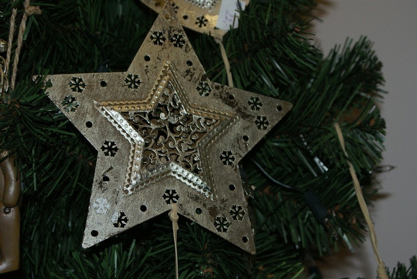 Gwiazda
Gwiazda to wdzięczny motyw świątecznych dekoracji.