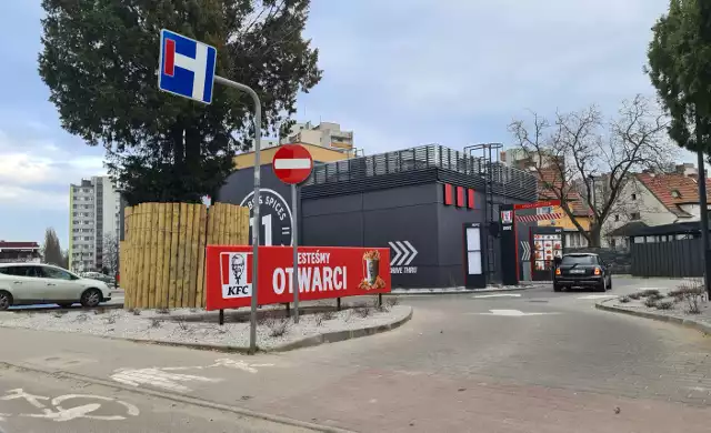 To pierwszy w Opolu lokal KFC w budynku wolnostojącym z usługą Drive Thru, czyli dla klientów zmotoryzowanych.
