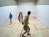 Squash - zasady gry, rady dla początkujących, gdzie zagrać. Sprawdzamy ceny sprzętu i wybieramy przykładowe korty na Śląsku