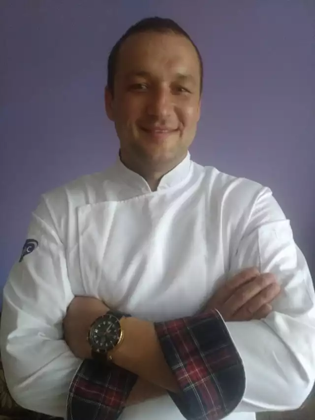 Bartosz Warmowski, kucharz w Restauracji Zatoka Smaku w Jastarni, SMS: GDA.178 pod numer 72355