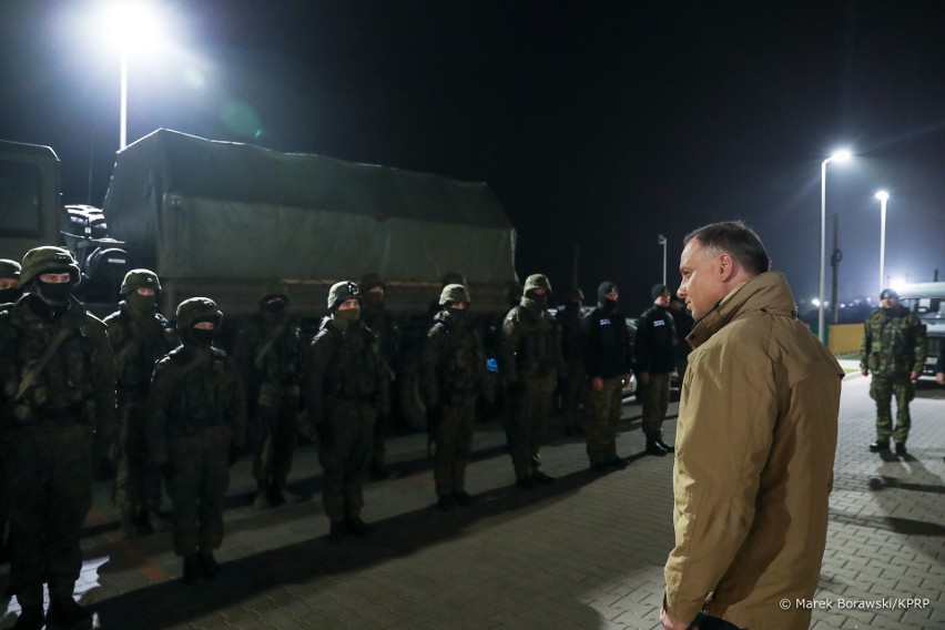 Prezydent spotkał się z funkcjonariuszami i żołnierzami chroniącymi granicę z Białorusią