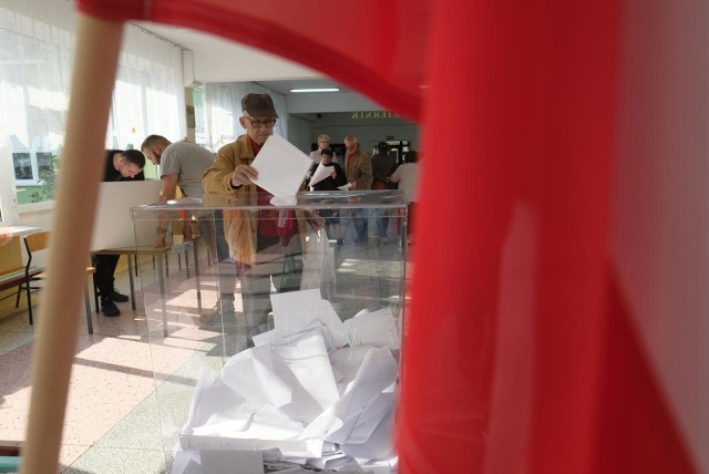 Głosowanie w wyborach do Sejmu i Senatu odbędzie się 15 października między godziną 7:00 a 21:00.