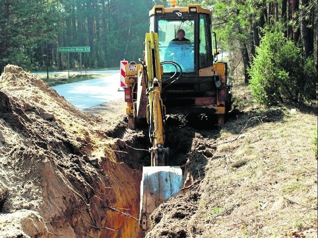 W Bobrownikach budowana jest kanalizacja.