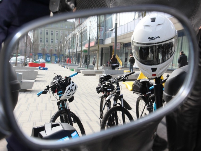 Policjanci na rowerach i motocyklach rozpoczęli sezon w...