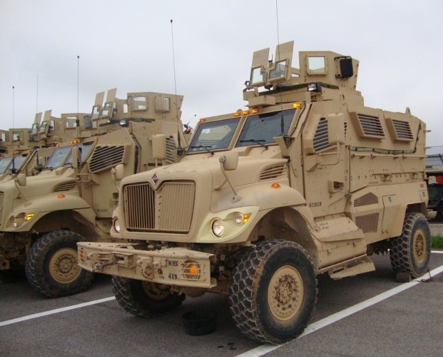 Międzyrzeczanie testują w Niemczech silnie opancerzone pojazdy typu mrap, które zastąpiły w Afganistanie furgonetki hummer.