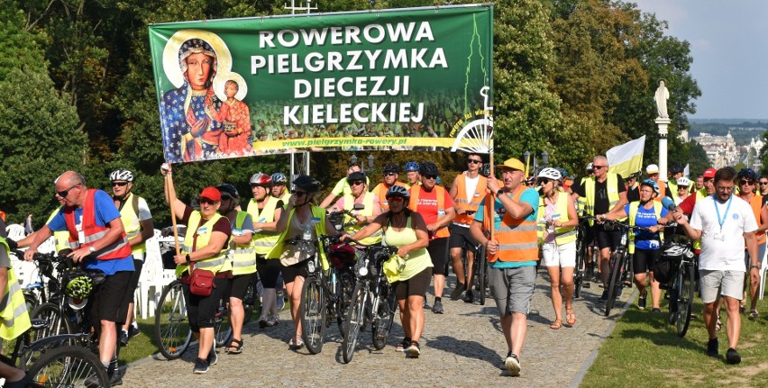 W sobotę 370 osób z diecezji kieleckiej na rowerach dotarło...