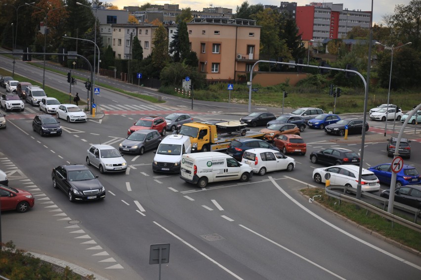 Sygnalizacja świetlna na skrzyżowaniu ulic Niestachowskiej i...