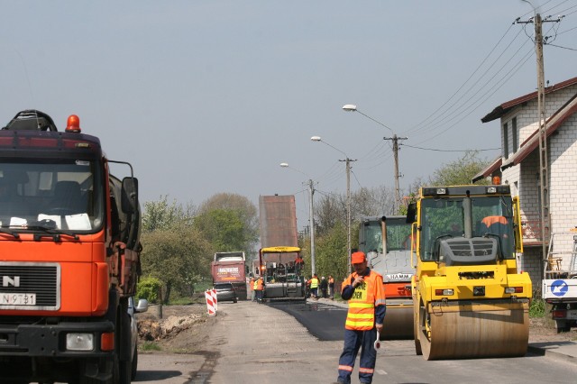 Na remonty dróg, przydomowe oczyszczalnie ścieków, wodociągi, gminy szukają wsparcia w programach unijnych.