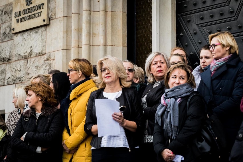 Sekretarze sądowi i protokolanci w Bydgoszczy domagają się...