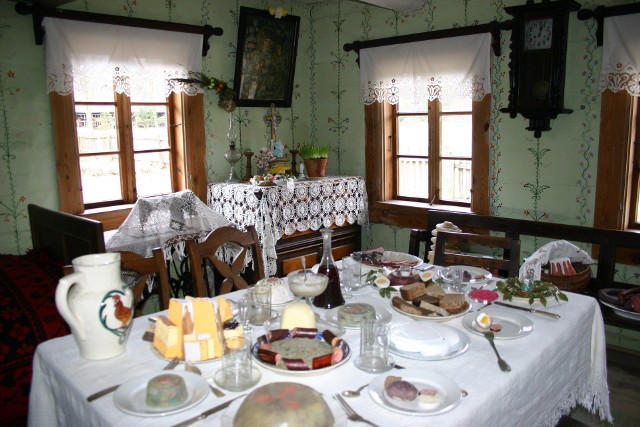 Święta w skansenie w Ciechanowcu [pisanki, świąteczny stół i zwyczaje]Stół wielkanocny w dworku drobnoszlacheckim