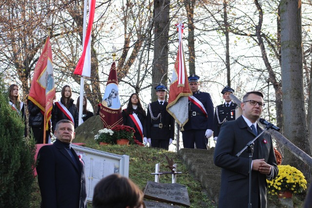 Obchody Święta Niepodległości na kopcu Józefa Piłsudskiego w Osieczanach
