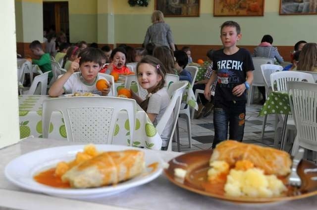 Obiad dla dzieciaków z SP nr 62 przygotowano ze zdrowych składników 