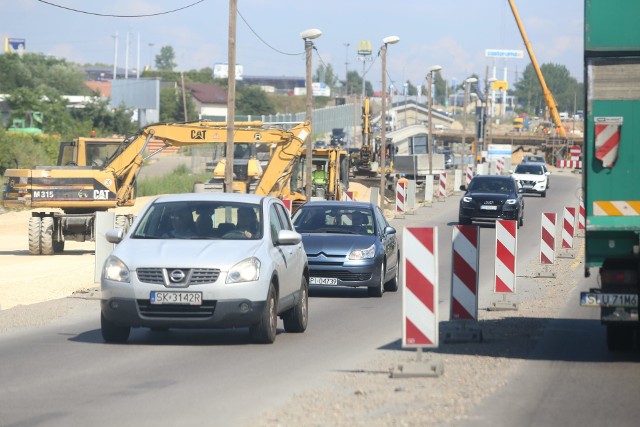 Przebudowa trasy DK94 w Sosnowcu. Drogowcy wreszcie odblokują kierowcom przejazd w kierunku centrum miasta.Zobacz kolejne zdjęcia. Przesuwaj zdjęcia w prawo - naciśnij strzałkę lub przycisk NASTĘPNE