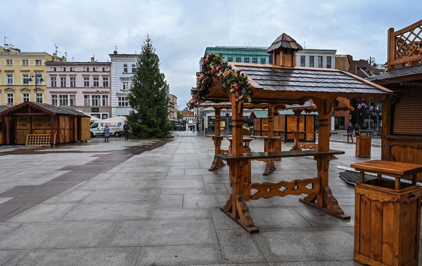 W Bydgoszczy trwają przygotowania do jarmarku świątecznego....