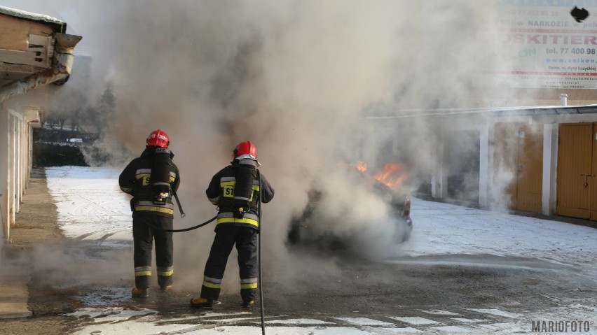 Z ogniem walczyło 14 strażaków.