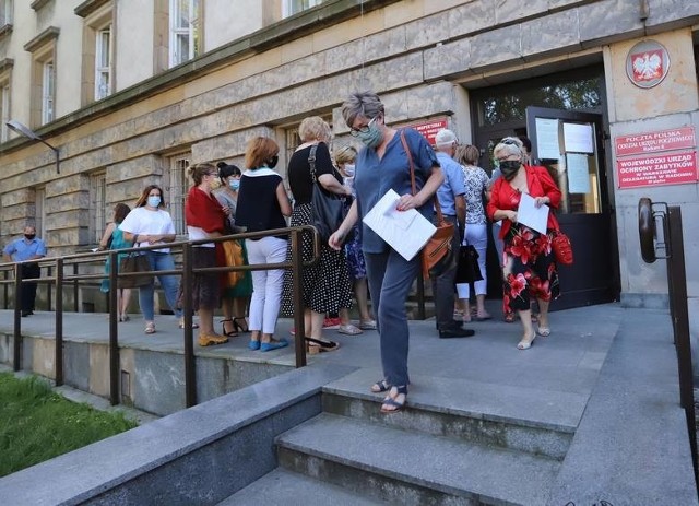 W piątek dyrektorzy szkół podstawowych odbierali w delegaturze kuratorium w Radomiu oficjalne wyniki egzaminów ósmych klas.
