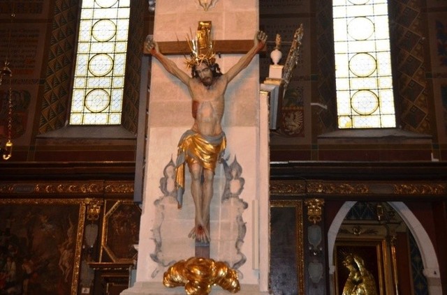 Średniowieczny krucyfiks został odnowiony dzięki dofinanso¬waniu z Ministerstwa Kultury i Dziedzictwa Narodowego.