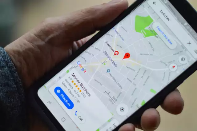 Google Maps pozwala na dodawanie zgłoszeń o policji i pomiarach prędkości.