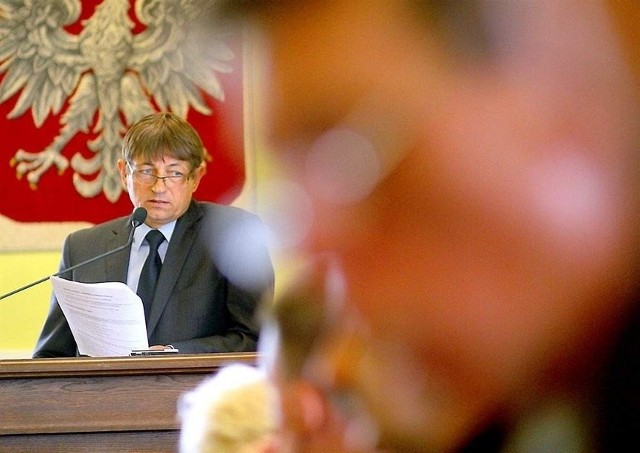 Wójt Zbigniew Szczepański absolutorium dostał, ale ma kolejne problemy do rozwiązania