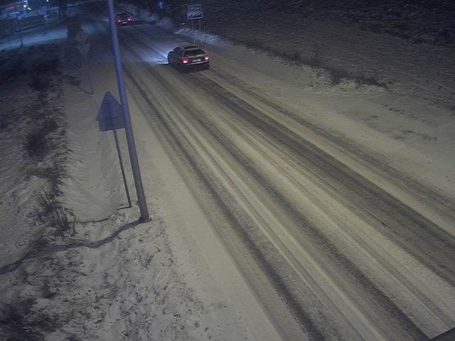 Opady śniegu w Małopolsce. Trudne warunki na drogach [PROGNOZA]