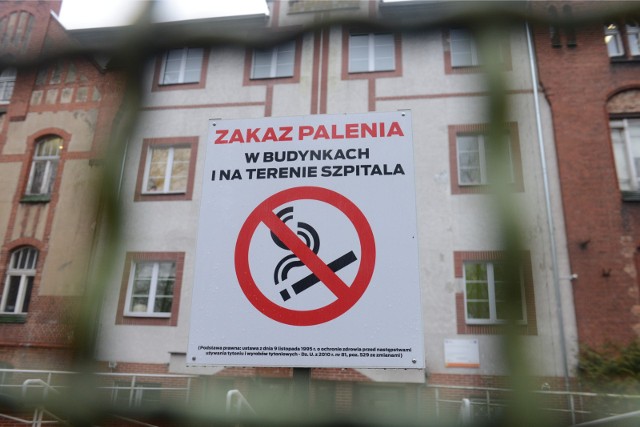 Marcin Wałdoch, członek społecznej rady szpitala wskazany przez wojewodę złożył doniesienie na policję, że na terenie lecznicy w jednym z wynajmowanych lokali są sprzedawane papierosy, co jest równoznaczne ze złamaniem prawa.