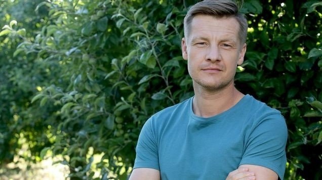 „M jak miłość". Paweł Zduński to mężczyzna pracujący i żadnej pracy się nie boi! Był fotografem, barmanem i biznesmenem. Co jeszcze robił?