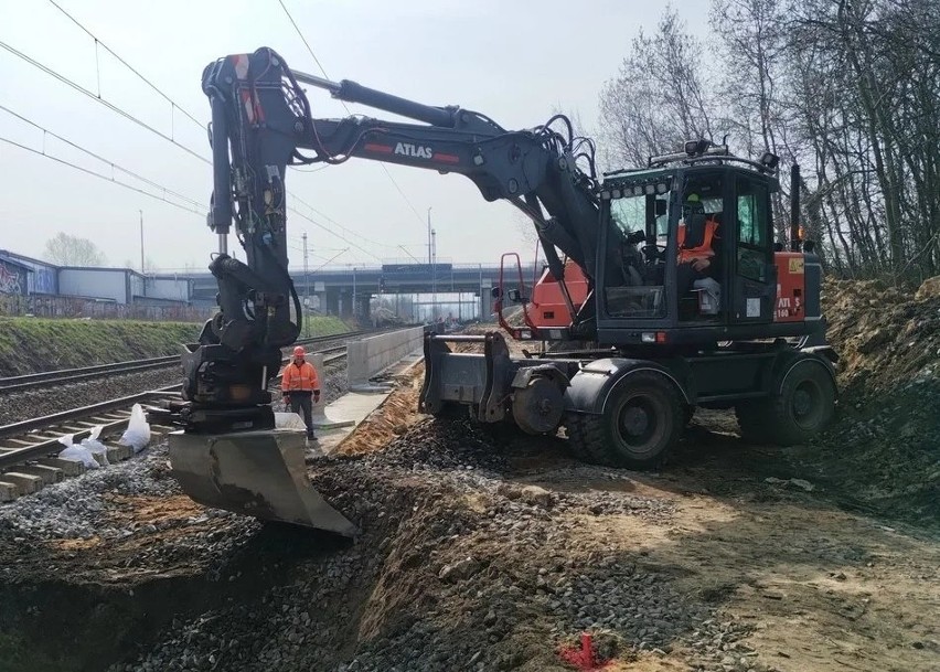 Trwa budowa peronów przyszłego przystanku Łódź Zarzew
