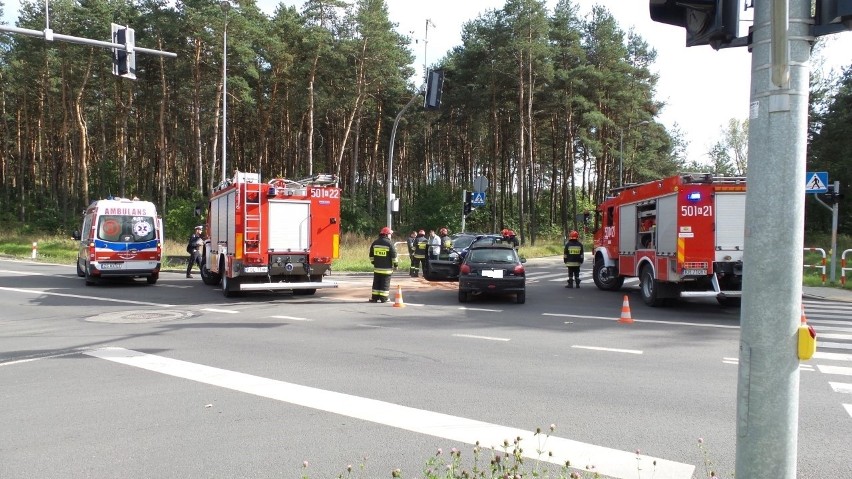 Olkusz. Wypadek na obwodnicy. Cztery osoby, w tym troje dzieci w szpitalu [ZDJĘCIA, WIDEO]