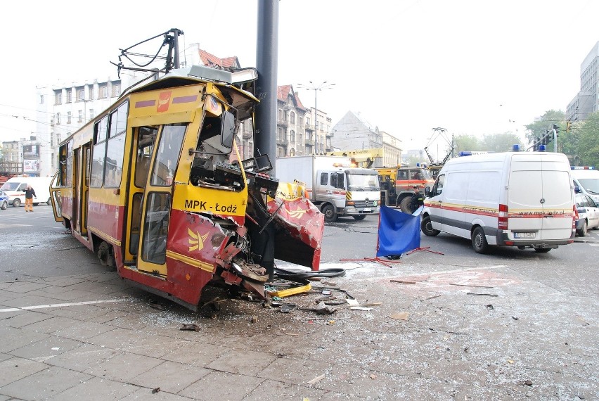 Łódź: Wypadek tramwaju, 1 osoba nie żyje, 12 rannych (ZDJĘCIA)