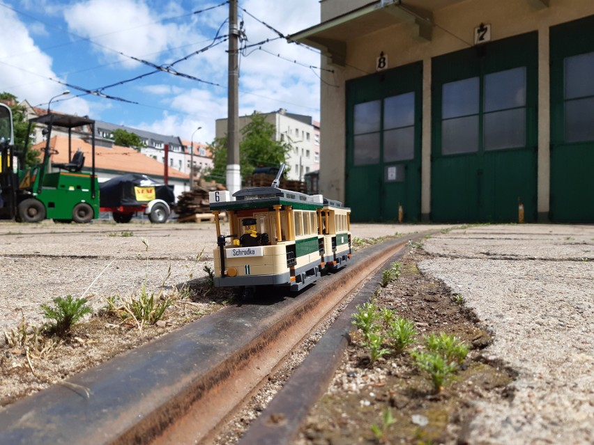 Modele zabytkowych poznańskich tramwajów wykonane z klocków LEGO!