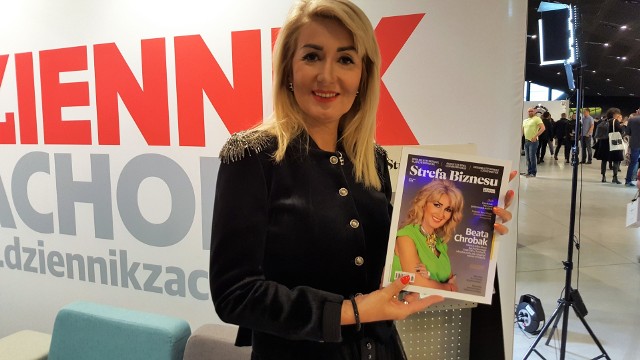 Beata Chrobak, właścicielka Biura Rachunkowego DOKUM w Tychach z magazynem "Strefa Biznesu" ze swoim zdjęciem na okładce.