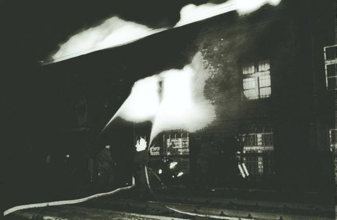 24 listopada 1994 roku w hali stoczni wybuchł pożar. Ogień...