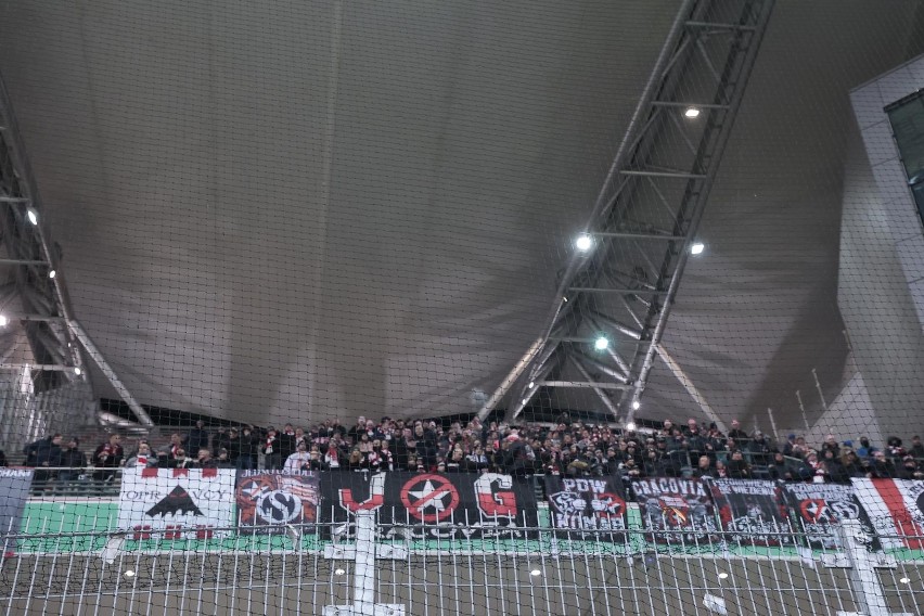 Fani Cracovii podczas meczu Legia - Cracovia