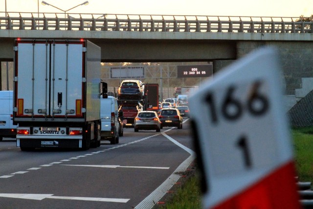 19.09.2018 wroclawgazeta wroclawskaautostrada a4, wezel wroclaw wschod, remont, korkijaroslaw jakubczak / polska pressautostrada a4 wroclaw wschod remont korek tir samochod ciezarowy jezdnia nawierzchnia zdjecie ilustracyjne