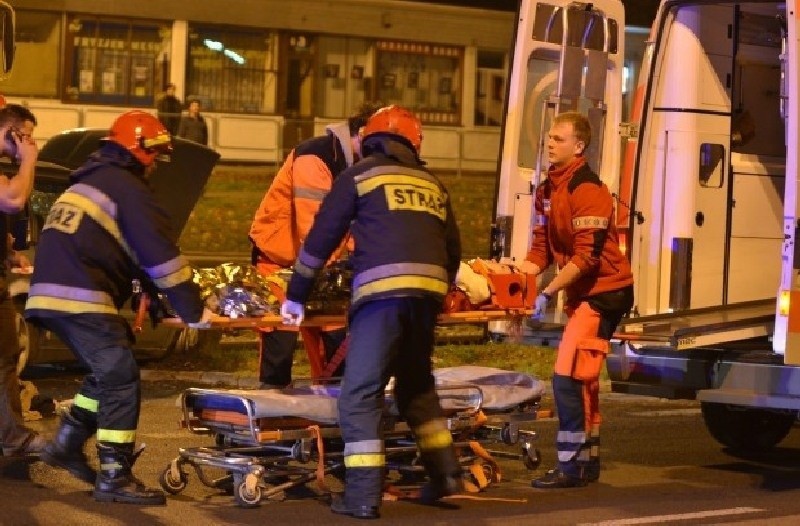 Wypadek na Piłsudskiego - tramwaj zderzył się z samochodem osobowym. Są ranni