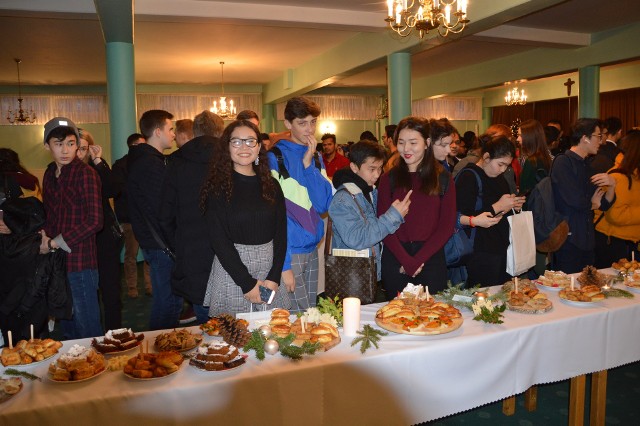 Około 300 osób uczących się w Opolu spotkało się na pierwszym spotkaniu bożonarodzeniowym studentów cudzoziemców.