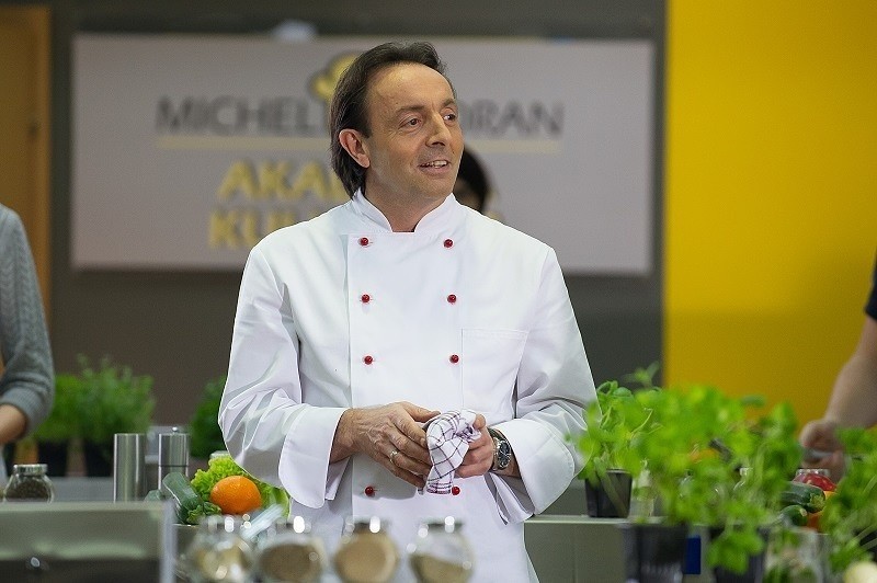 Michel organizuje kurs kulinarny....